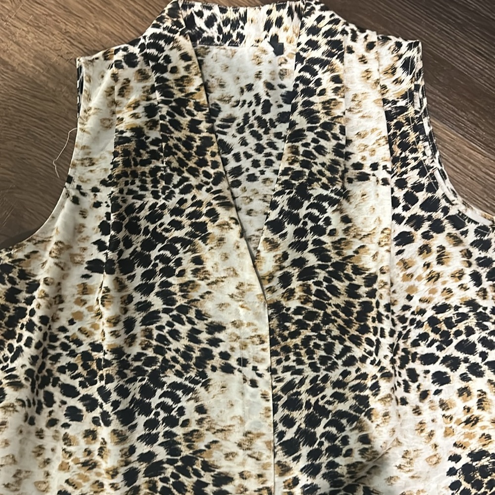 Sleeveless blouse size M